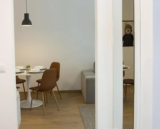 Apartment Stylish Retreat High-end Flat Downtown By Flat Mаnager Warna